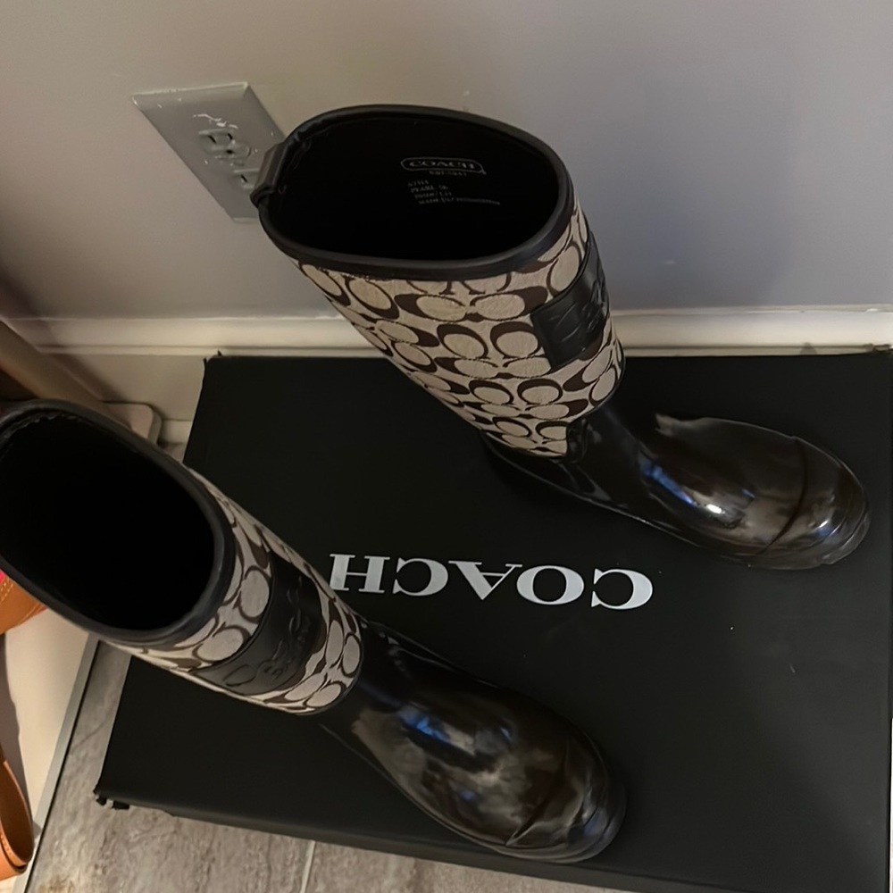 Coach boots